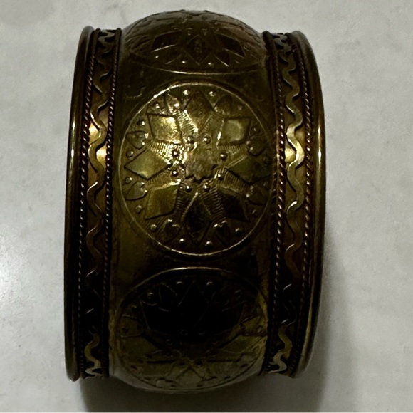 Vintage Copper Brass Cuff Bracelet Made in India Embossed - Picture 5 of 9